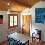 Kemping 63m² Pour 5 Personnes Avec Terrasse - Api-1-52-295 *