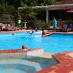 Kemping 63m² Pour 5 Personnes Avec Terrasse - Api-1-52-295 *