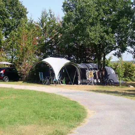 Camping 63m² Pour 5 Personnes Avec Terrasse - Api-1-52-295 Devillac
