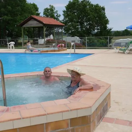 مكان تخييم 63m² Pour 5 Personnes Avec Terrasse - Api-1-52-295