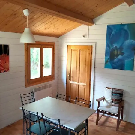 Camping 63m² Pour 5 Personnes Avec Terrasse - Api-1-52-295 *