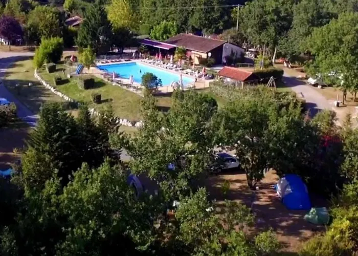 مكان تخييم 63m² Pour 5 Personnes Avec Terrasse - Api-1-52-295 Devillac