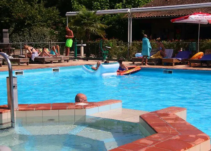 مكان تخييم 63m² Pour 5 Personnes Avec Terrasse - Api-1-52-295 *