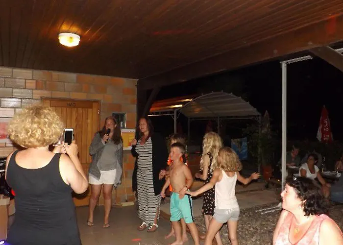 63m² Pour 5 Personnes Avec Terrasse - Api-1-52-295 * Devillac